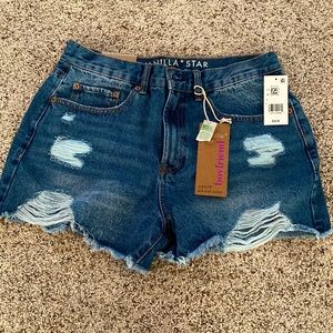 Vanilla Star mid-rise distressed boyfriend shorts . Never worn with tags